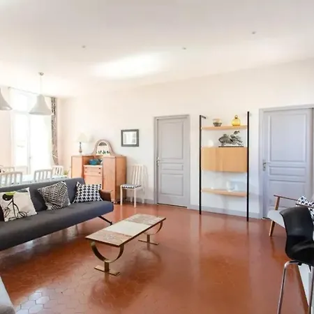 Apartament Pantheon- App Centre, 2 Ch, 2 Sdb , Classe 4 Etoiles *